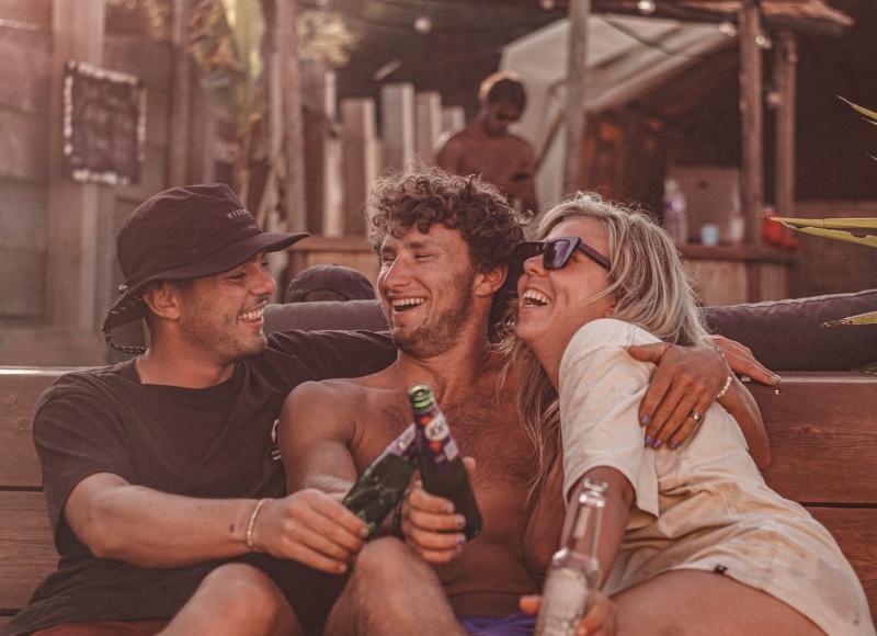  Chicos disfrutando del campamento internacional juntos